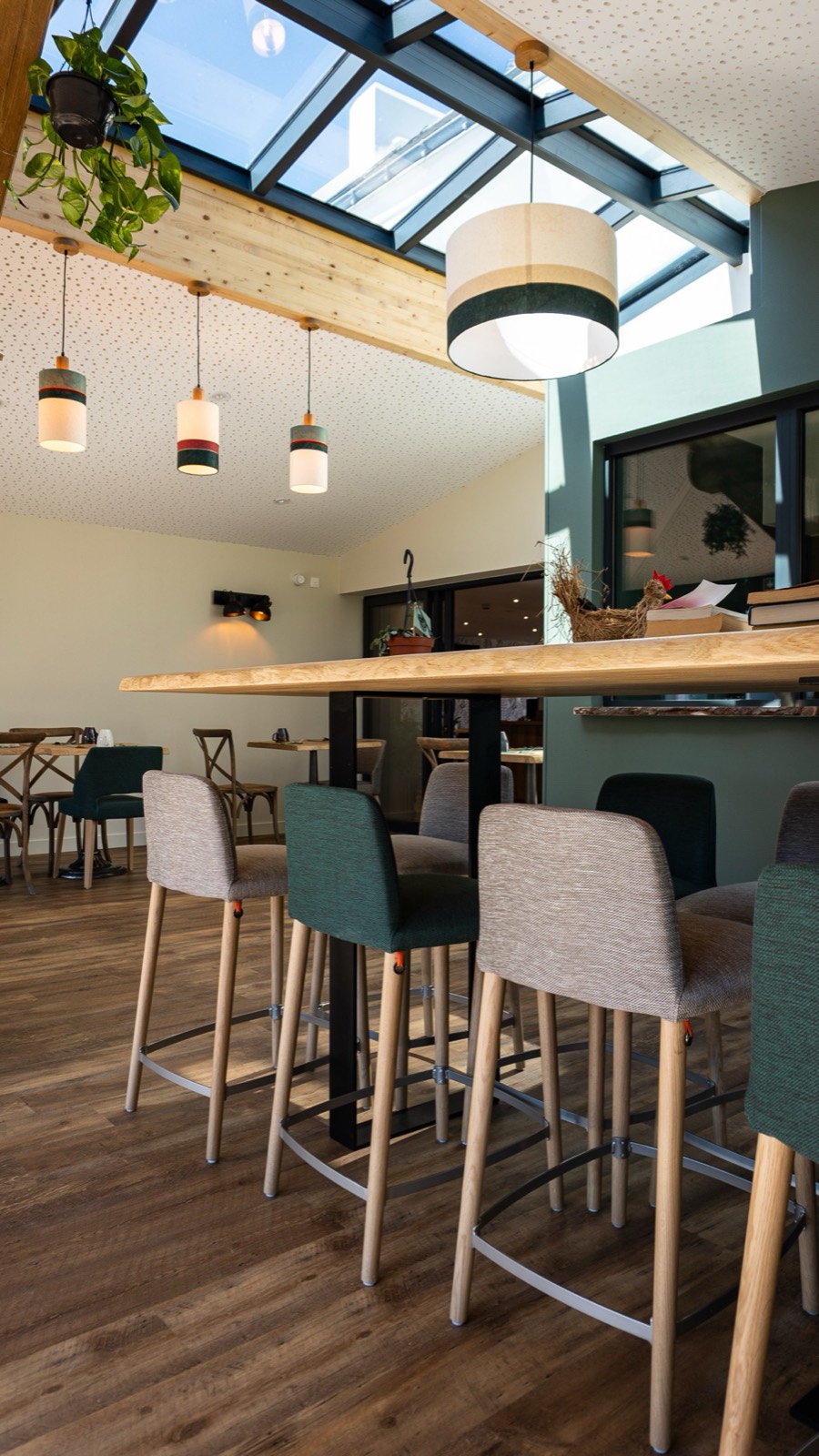 Espace du petit-déjeuner sous la verrière