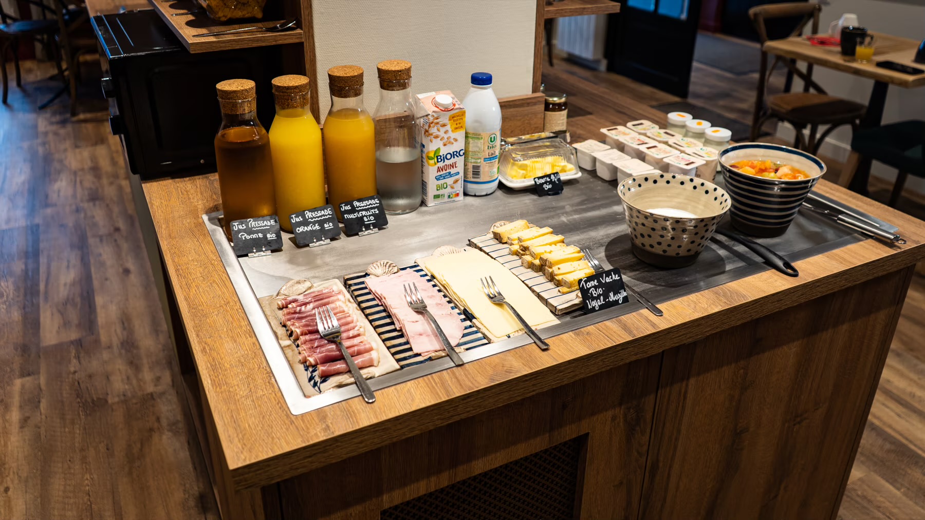 Produits locaux et biologiques proposés au petit-déjeuner